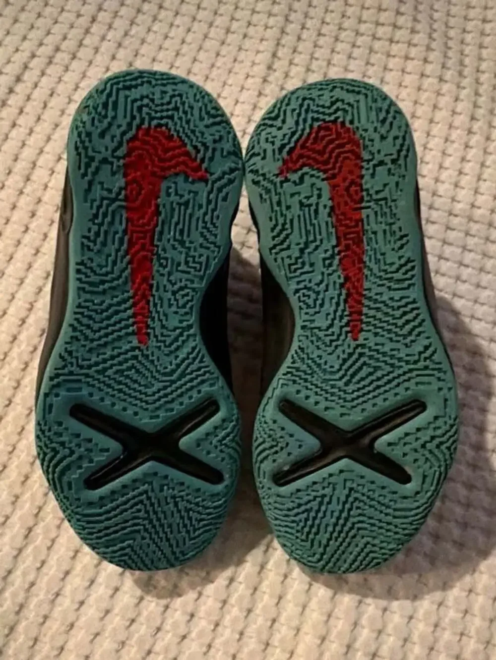 Nike Team Hustle D10 Size 12C Grey Teal Siren Red